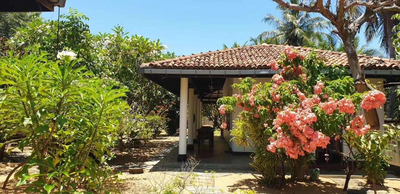 The Danish Villa Resort Baía de Arugam Exterior foto